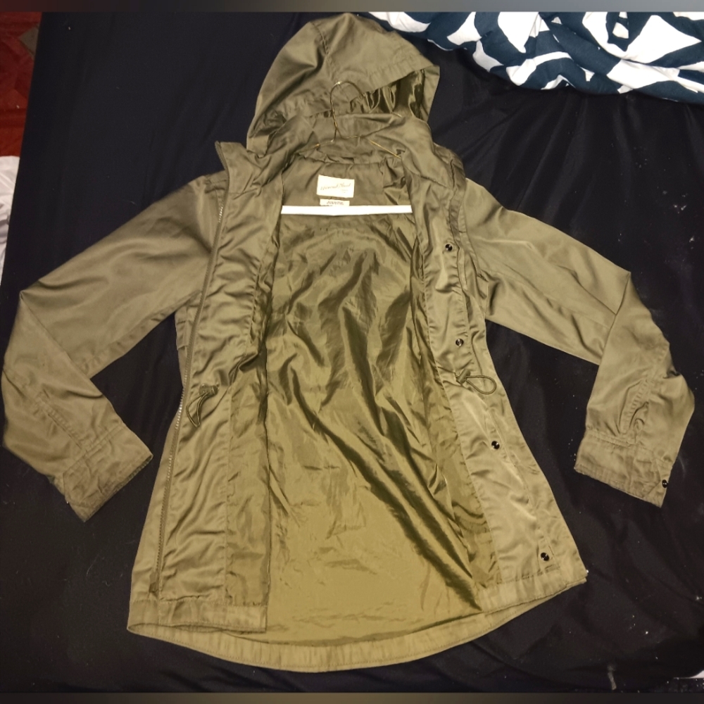 Universal Thread Women's Army Green size XS waterproof rain coat / fall coat